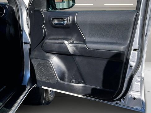 Used 2020 Toyota Tacoma TRD Sport Double Cab 5' Bed AT image 27