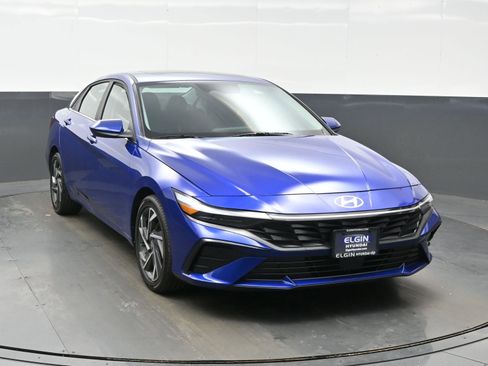 Certified 2025 Hyundai Elantra SEL image 8