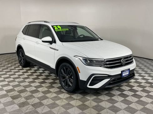 Used 2024 Volkswagen Tiguan SE FWD image 25