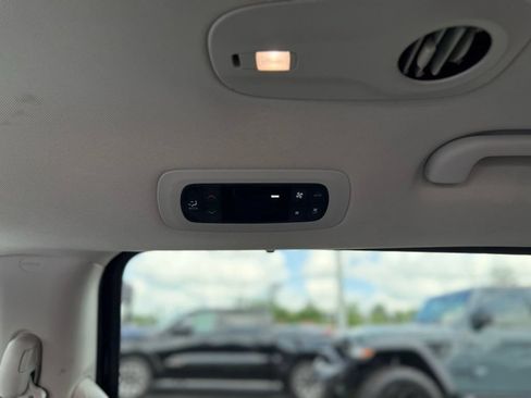 Certified 2023 Chrysler Pacifica Touring-L FWD image 29