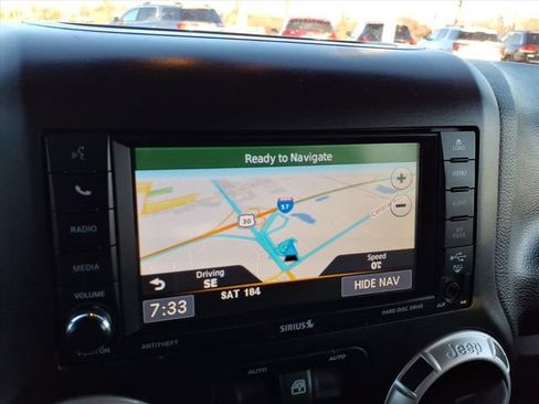 Used 2018 Jeep Wrangler Unlimited Sahara w/ Connectivity Group image 29