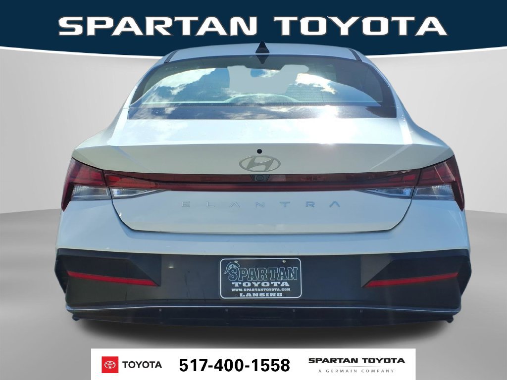 Used 2025 Hyundai Elantra SEL FWD image 8