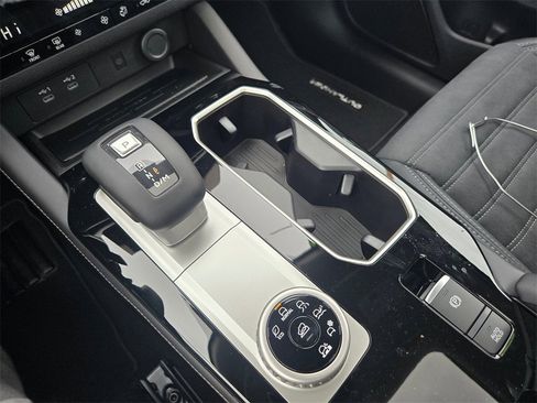 New 2026 Mitsubishi Outlander SE image 12