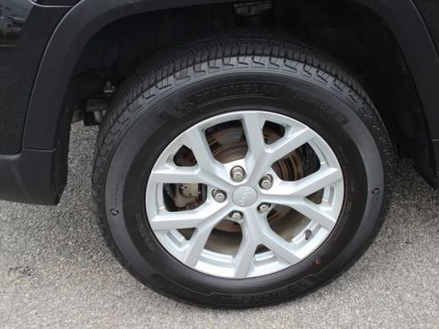 Used 2023 Jeep Grand Cherokee Limited AWD/4WD image 39