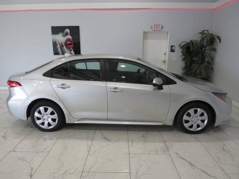 Used 2021 Toyota Corolla LE w/ Carpet Mat Package (TMS) FWD image 2