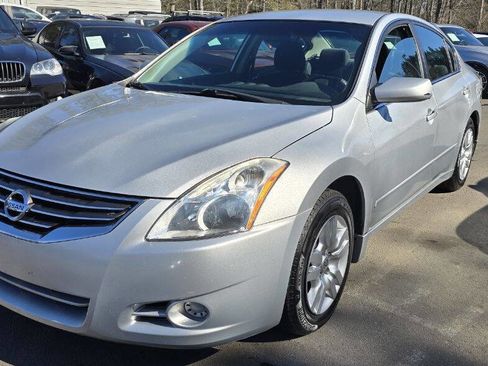 Used 2010 Nissan Altima 2.5 S image 1