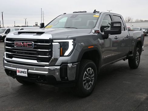 Used 2025 GMC Sierra 3500 SLE w/ SLE Value Package image 13