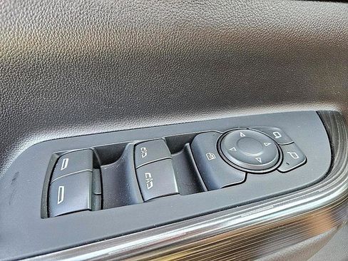 Used 2023 GMC Acadia SLT image 30