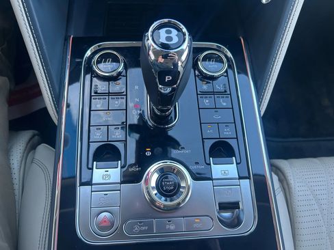 Used 2021 Bentley Flying Spur W12 image 10