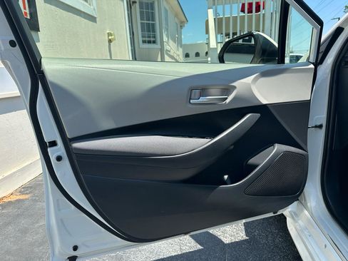 Used 2020 Toyota Corolla LE FWD image 20