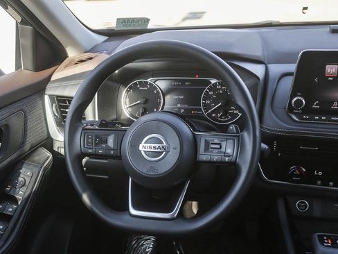Used 2021 Nissan Rogue SV AWD/4WD image 15