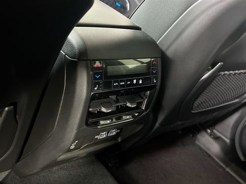 Used 2022 Jeep Grand Cherokee Overland w/ Adv Protech Group III image 27