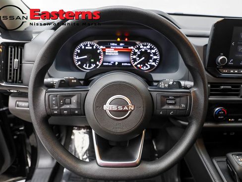 Used 2024 Nissan Pathfinder S image 11