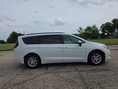 Used 2020 Chrysler Voyager LX w/ Cold Weather Group FWD image 7