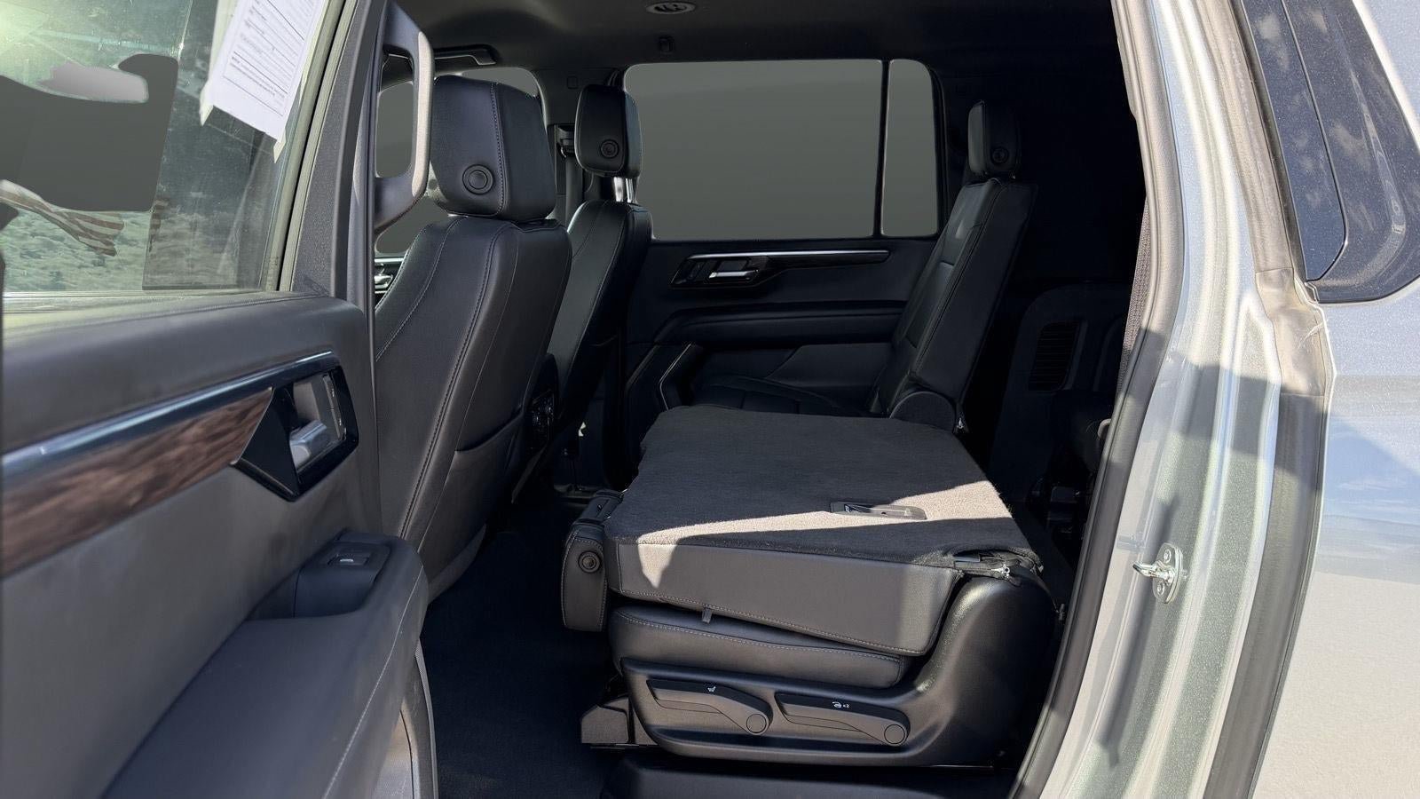 Used 2025 Chevrolet Suburban Z71 AWD/4WD image 19
