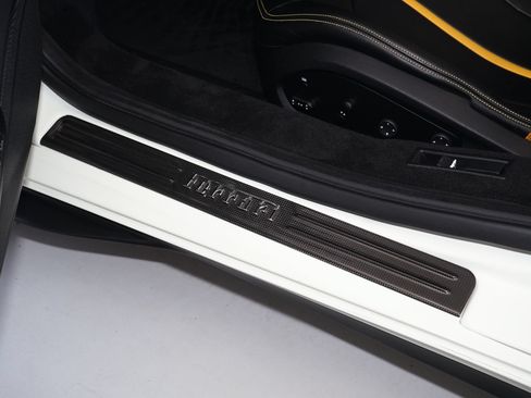 Used 2021 Ferrari F8 Tributo RWD image 10