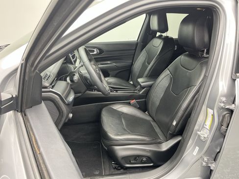 Used 2023 Jeep Compass Limited image 8