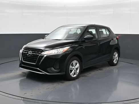 Certified 2025 Nissan Kicks Play S FWD image 4