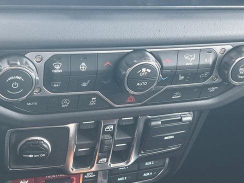 New 2026 Jeep Wrangler Unlimited Rubicon w/ Dual Top Group image 20