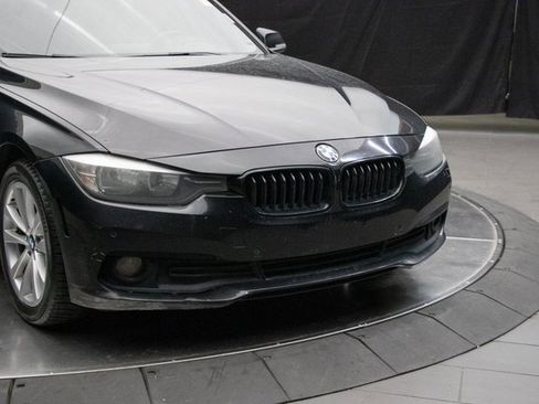 Used 2017 BMW 320i xDrive Sedan image 3