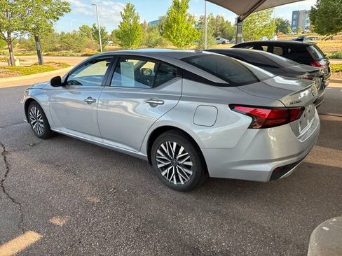 Used 2024 Nissan Altima 2.5 SV w/ SV Premium Package AWD/4WD image 3