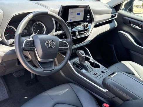 Used 2026 Toyota Highlander XLE AWD/4WD image 6