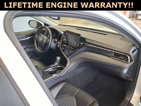 Used 2024 Toyota Camry SE image 30