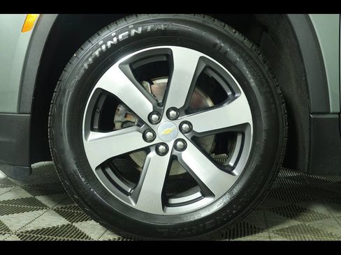 Used 2023 Chevrolet Traverse LT w/ LT Premium Package image 13