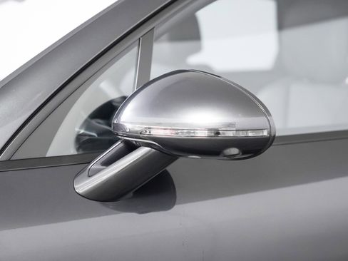 Used 2025 Porsche Macan image 27