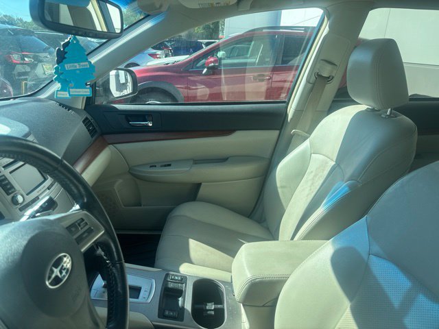 Used 2014 Subaru Outback 2.5i Limited w/ Moonroof Package AWD/4WD image 4