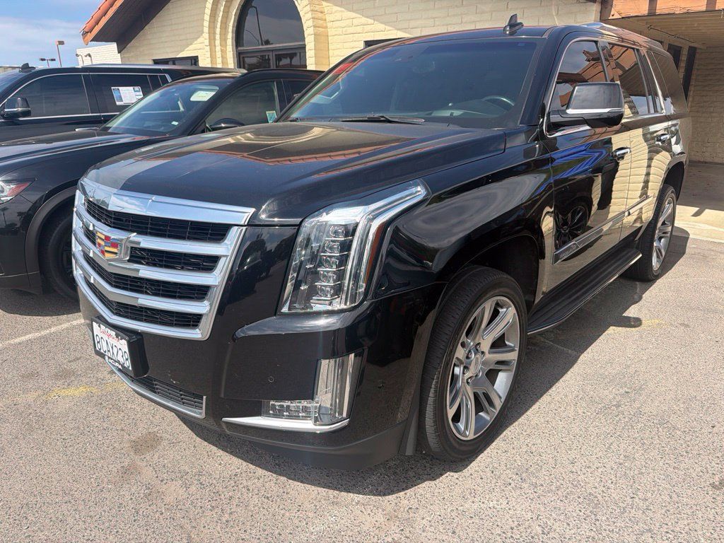 Used 2018 Cadillac Escalade Luxury RWD image 1