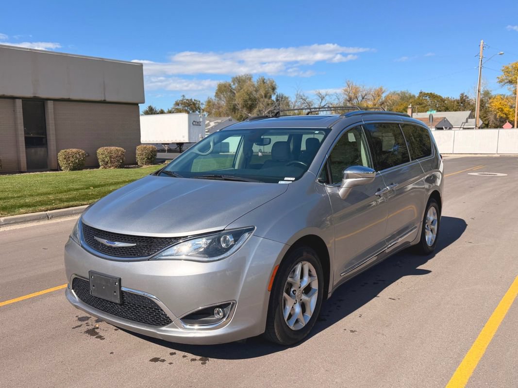 Used 2020 Chrysler Pacifica Limited FWD image 1
