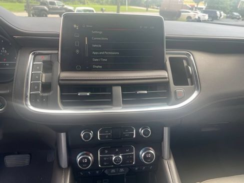 Used 2022 GMC Yukon XL SLT w/ SLT Luxury Package RWD image 15