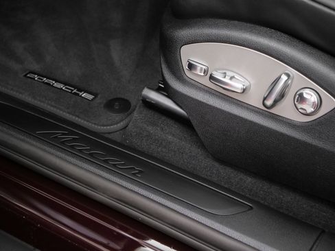 Used 2025 Porsche Macan image 26