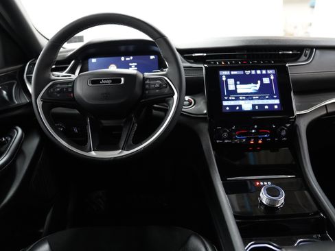 Used 2023 Jeep Grand Cherokee Altitude image 12