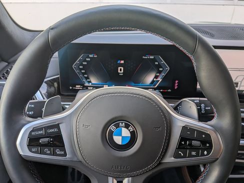 Used 2025 BMW X7 M60i AWD/4WD image 29