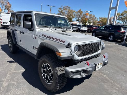 Used 2024 Jeep Wrangler Unlimited Rubicon AWD/4WD image 6