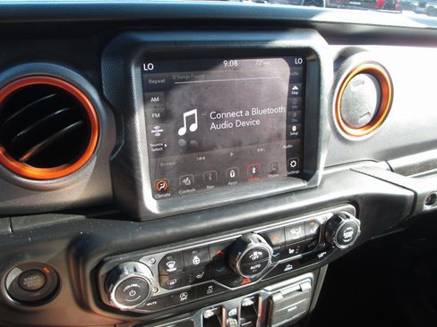 Used 2023 Jeep Gladiator Mojave w/ Cold Weather Group image 25