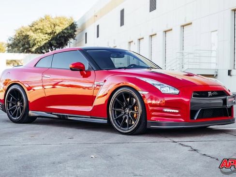 Used 2014 Nissan GT-R Premium image 7