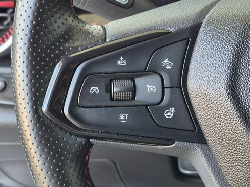 Used 2024 Chevrolet Trax RS w/ Sunroof Package FWD image 23