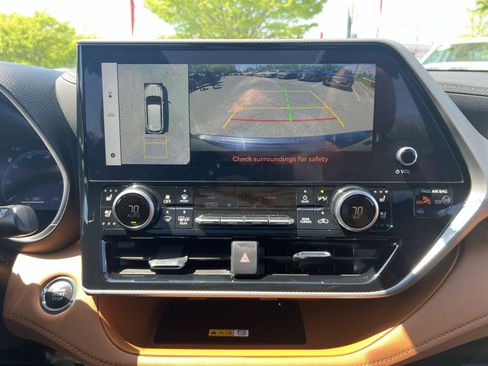 Used 2023 Toyota Highlander Platinum image 27