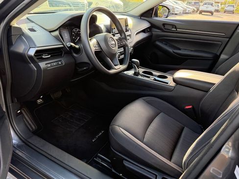 Certified 2024 Nissan Altima 2.5 S FWD image 9