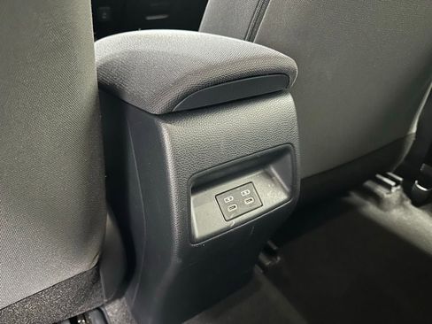 Used 2025 Toyota Corolla LE image 48