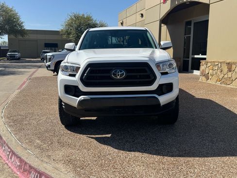 Used 2023 Toyota Tacoma SR image 3