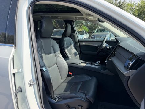 Certified 2025 Volvo XC90 T8 Ultra AWD/4WD image 9