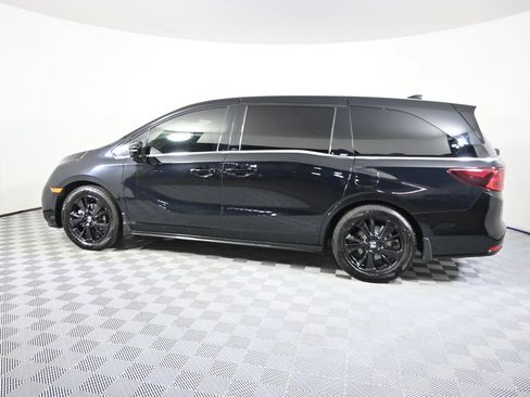 Used 2023 Honda Odyssey Sport image 3