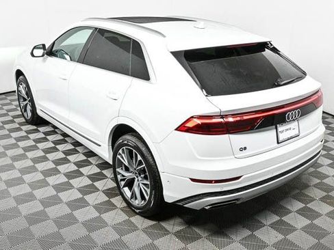 Used 2025 Audi Q8 Premium image 28