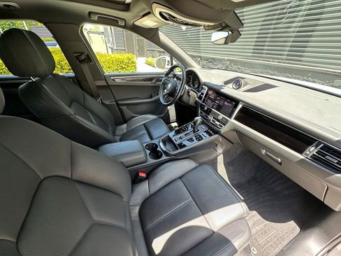 Certified 2023 Porsche Macan AWD/4WD image 41