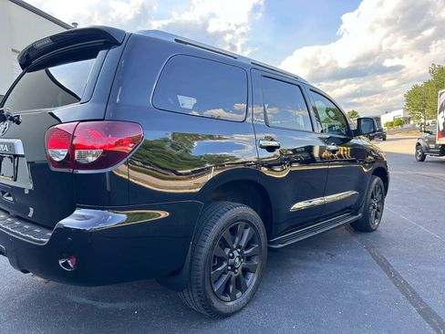 Used 2020 Toyota Sequoia Platinum RWD image 4