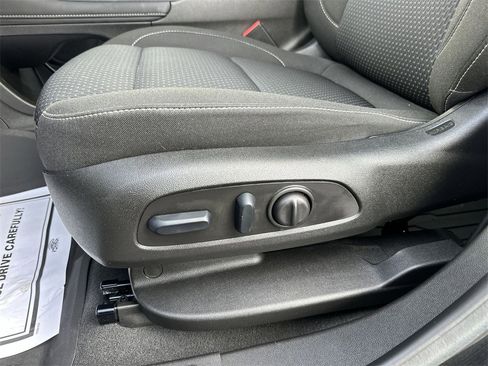 Used 2023 GMC Acadia SLE w/ Driver Convenience Package image 12